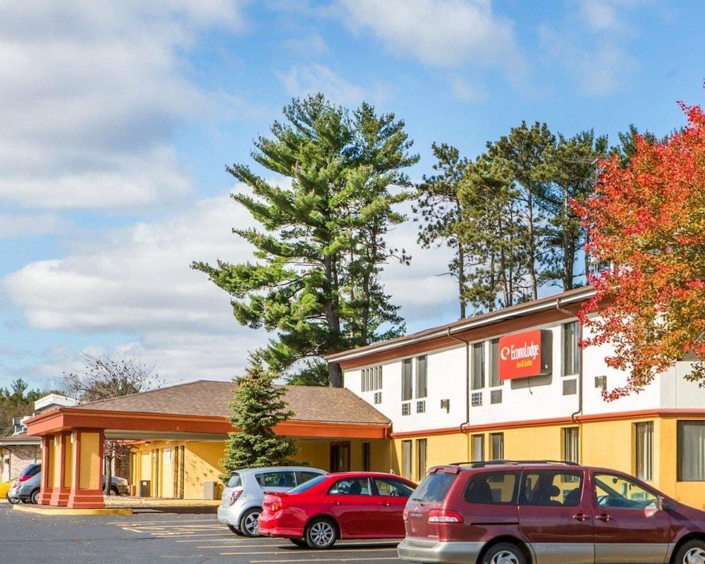 University Inn & Suites Stevens Point Extérieur photo