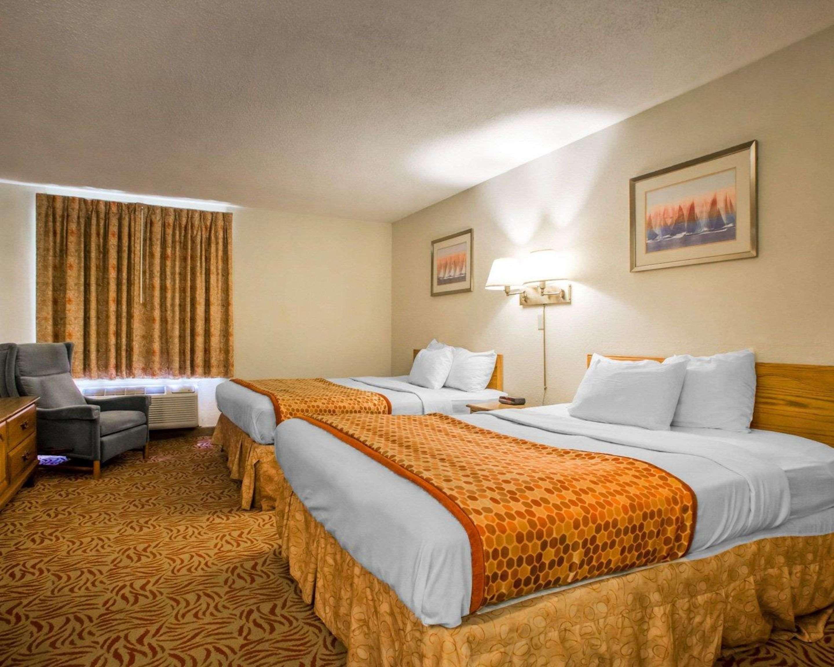 University Inn & Suites Stevens Point Extérieur photo