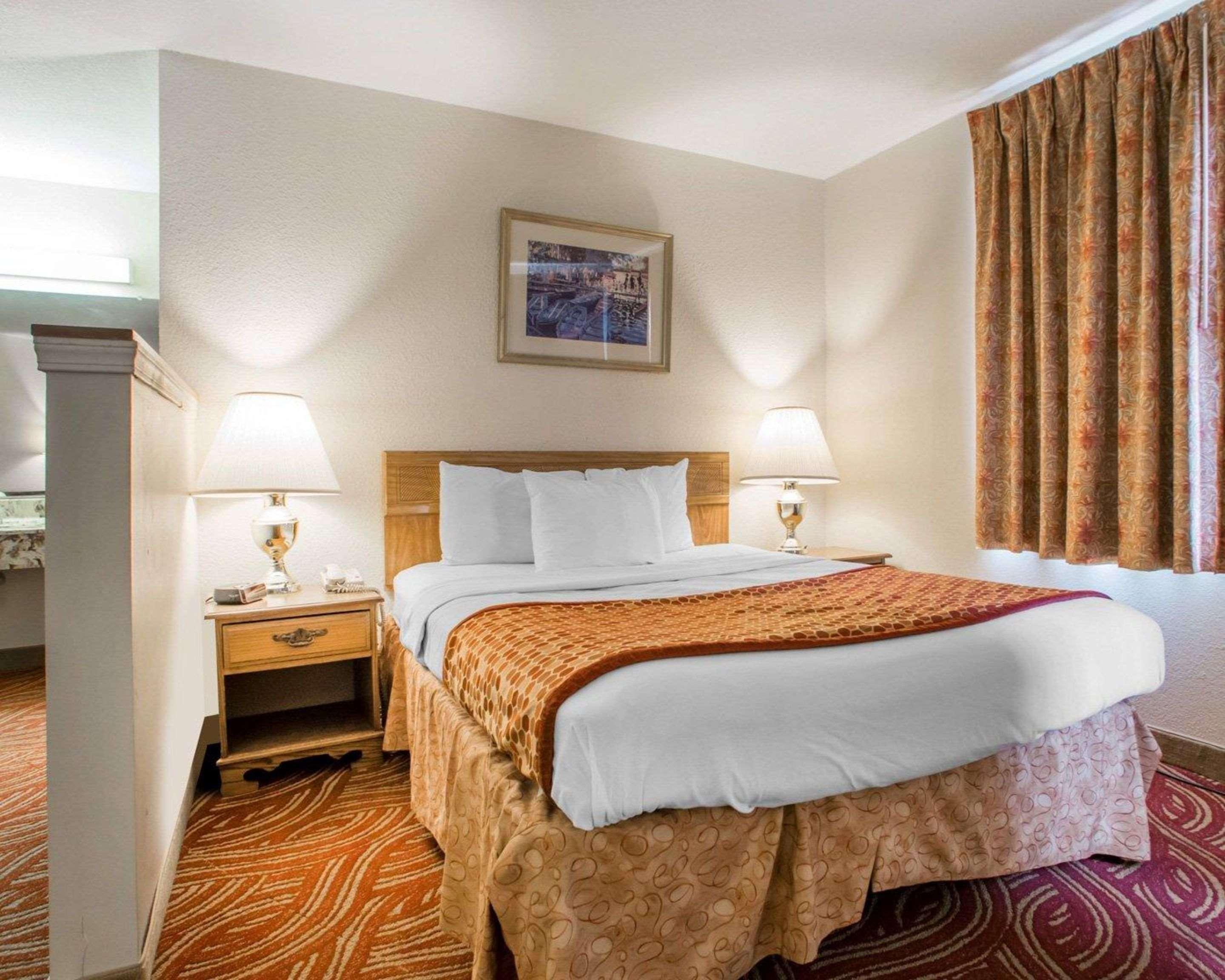 University Inn & Suites Stevens Point Extérieur photo