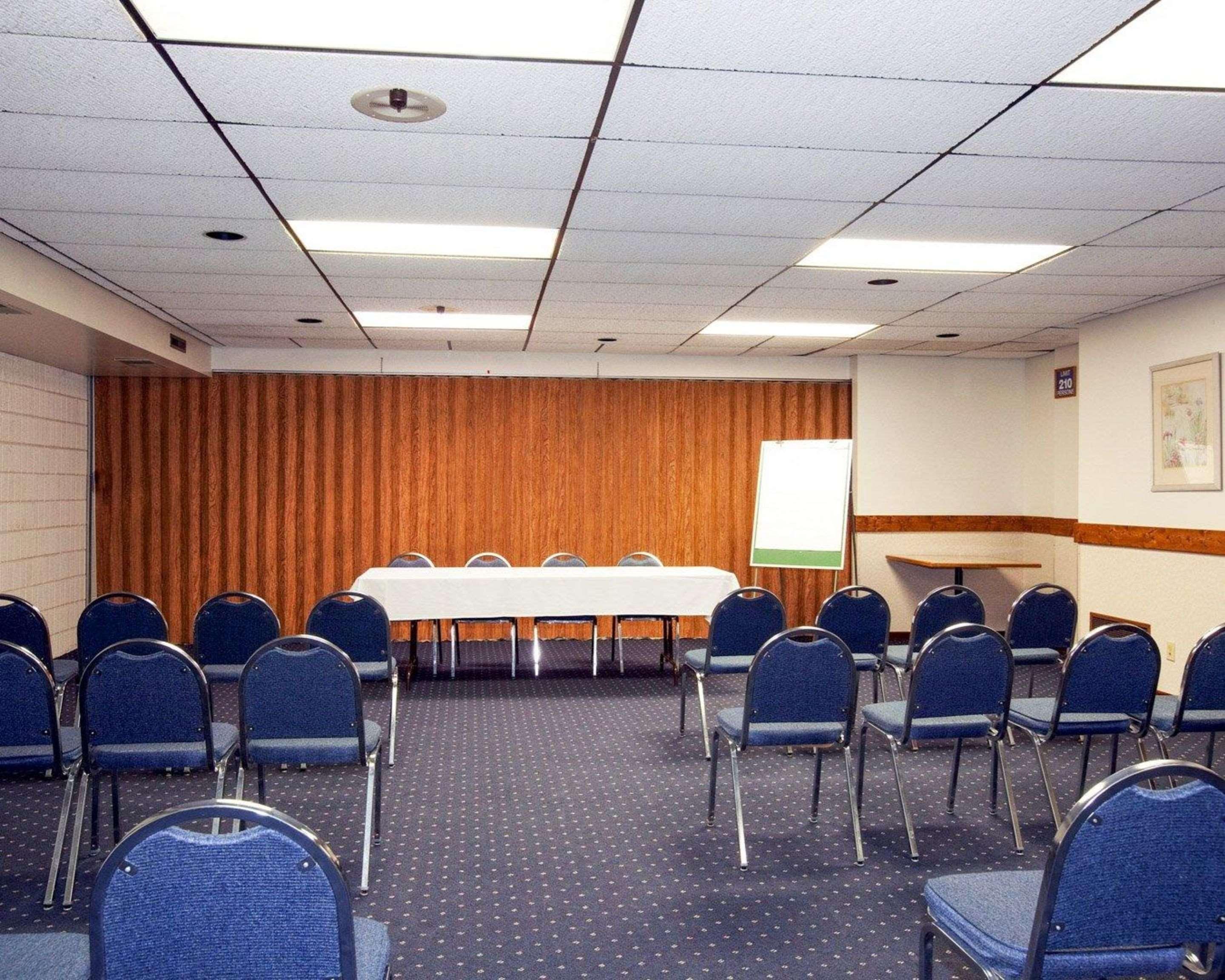 University Inn & Suites Stevens Point Extérieur photo