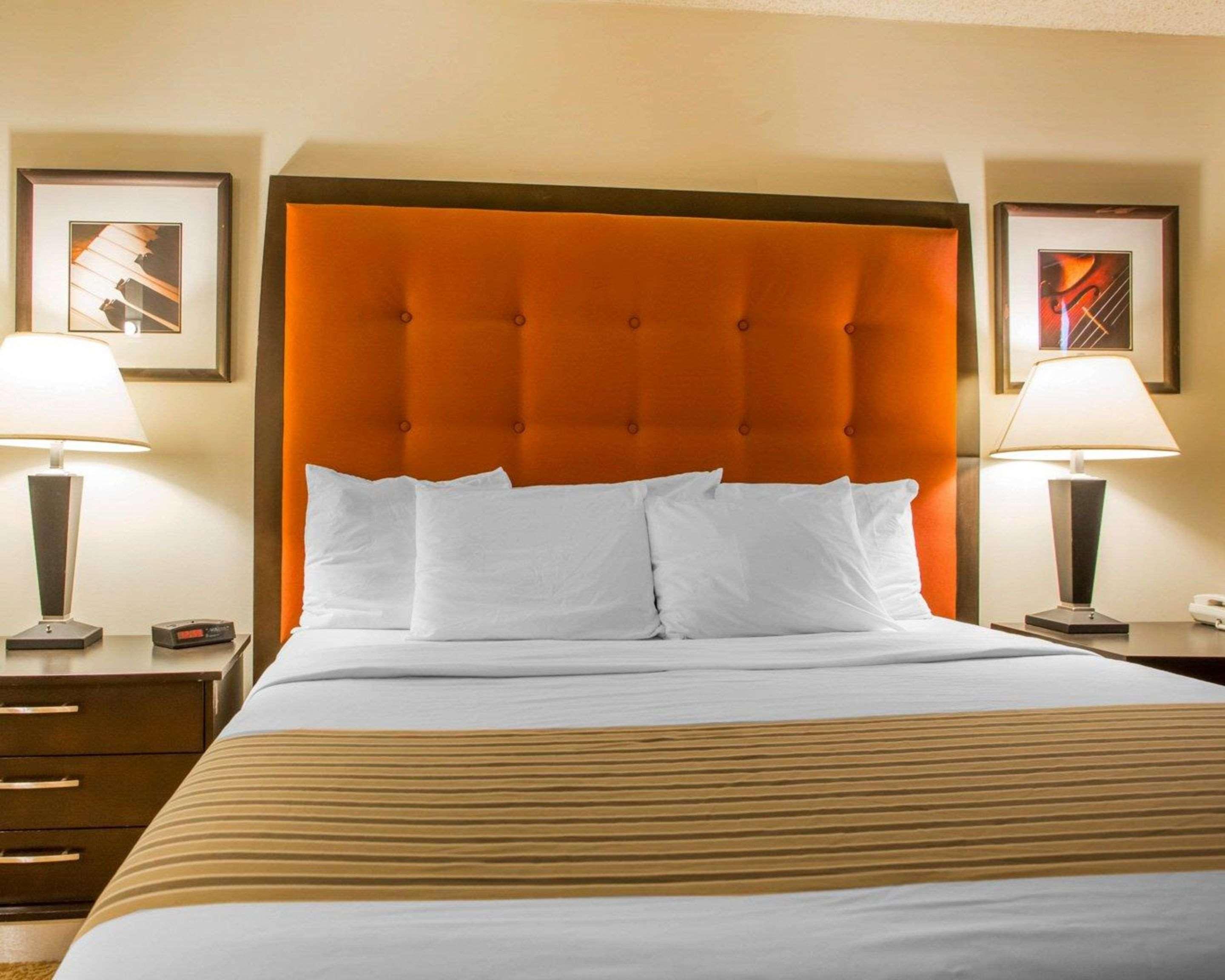 University Inn & Suites Stevens Point Extérieur photo