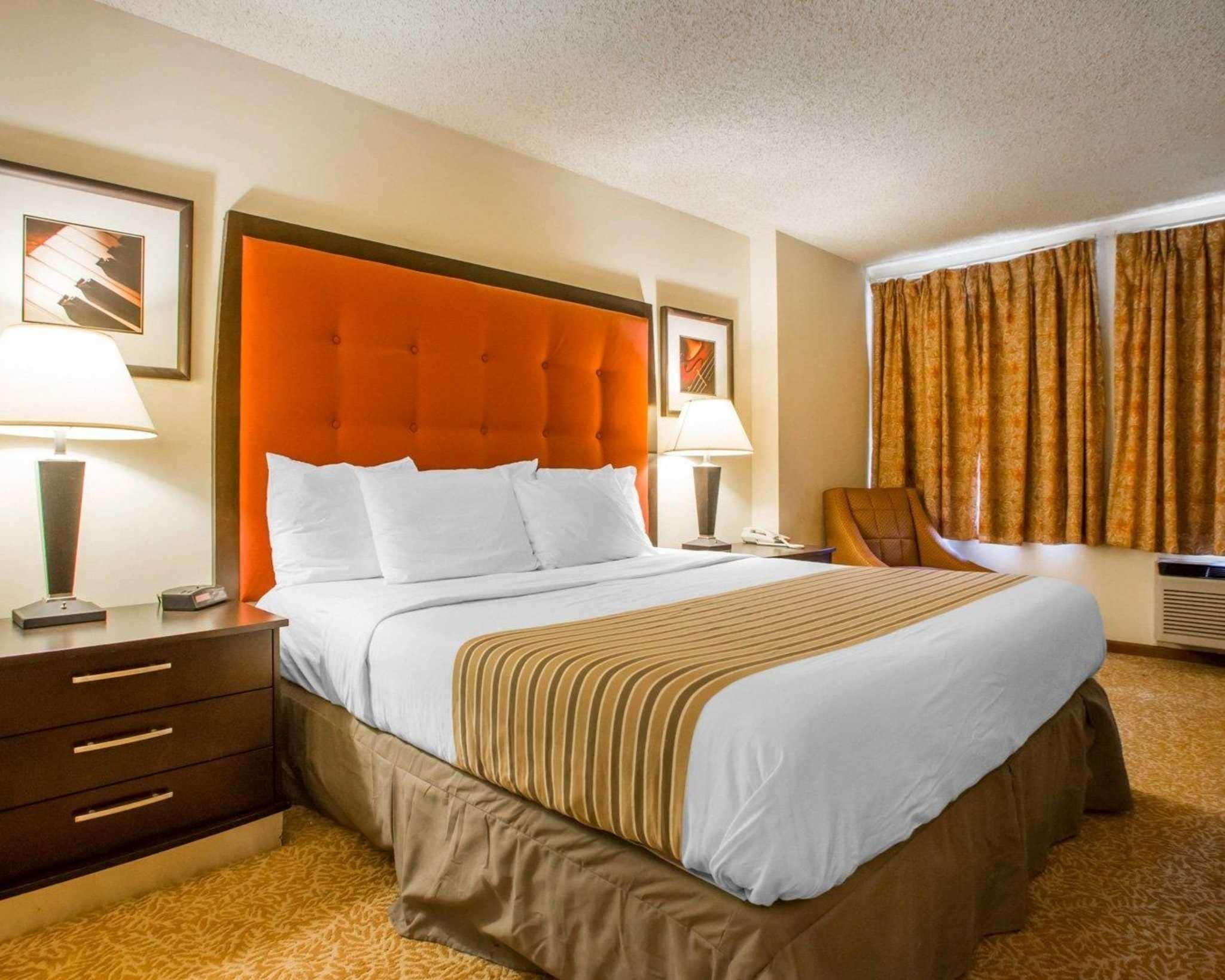 University Inn & Suites Stevens Point Extérieur photo