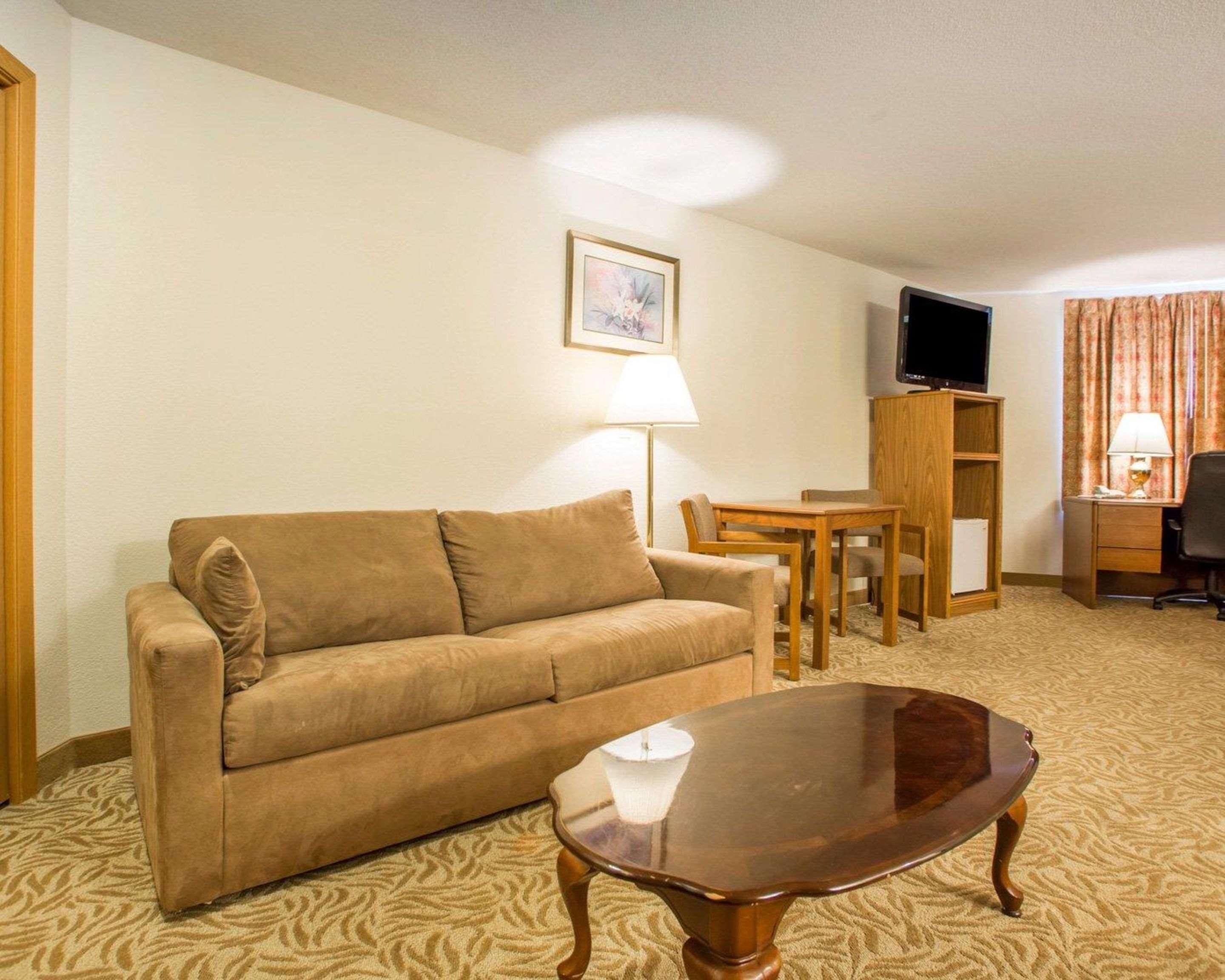 University Inn & Suites Stevens Point Extérieur photo