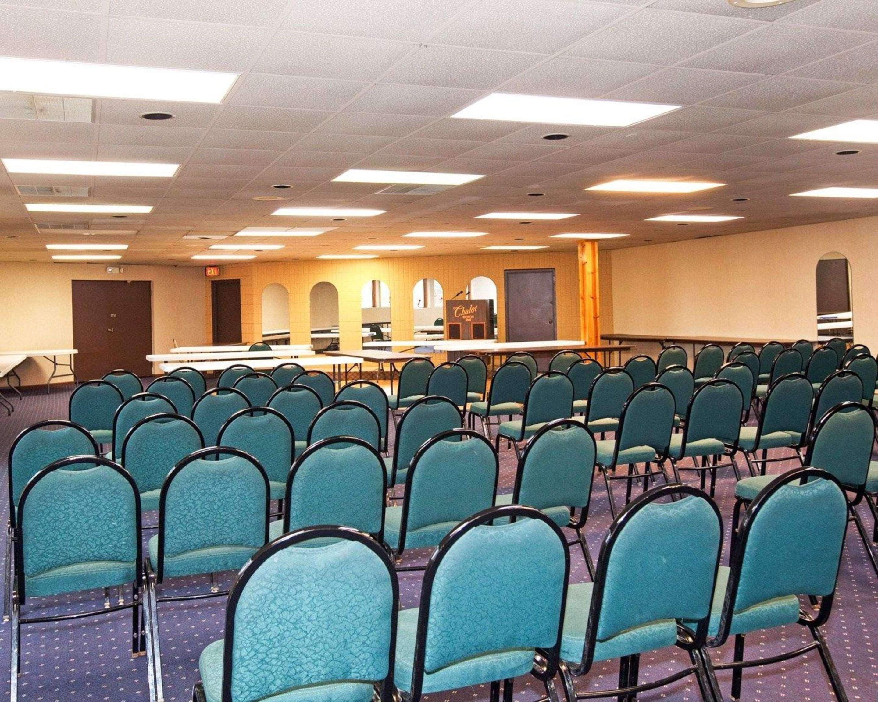 University Inn & Suites Stevens Point Extérieur photo