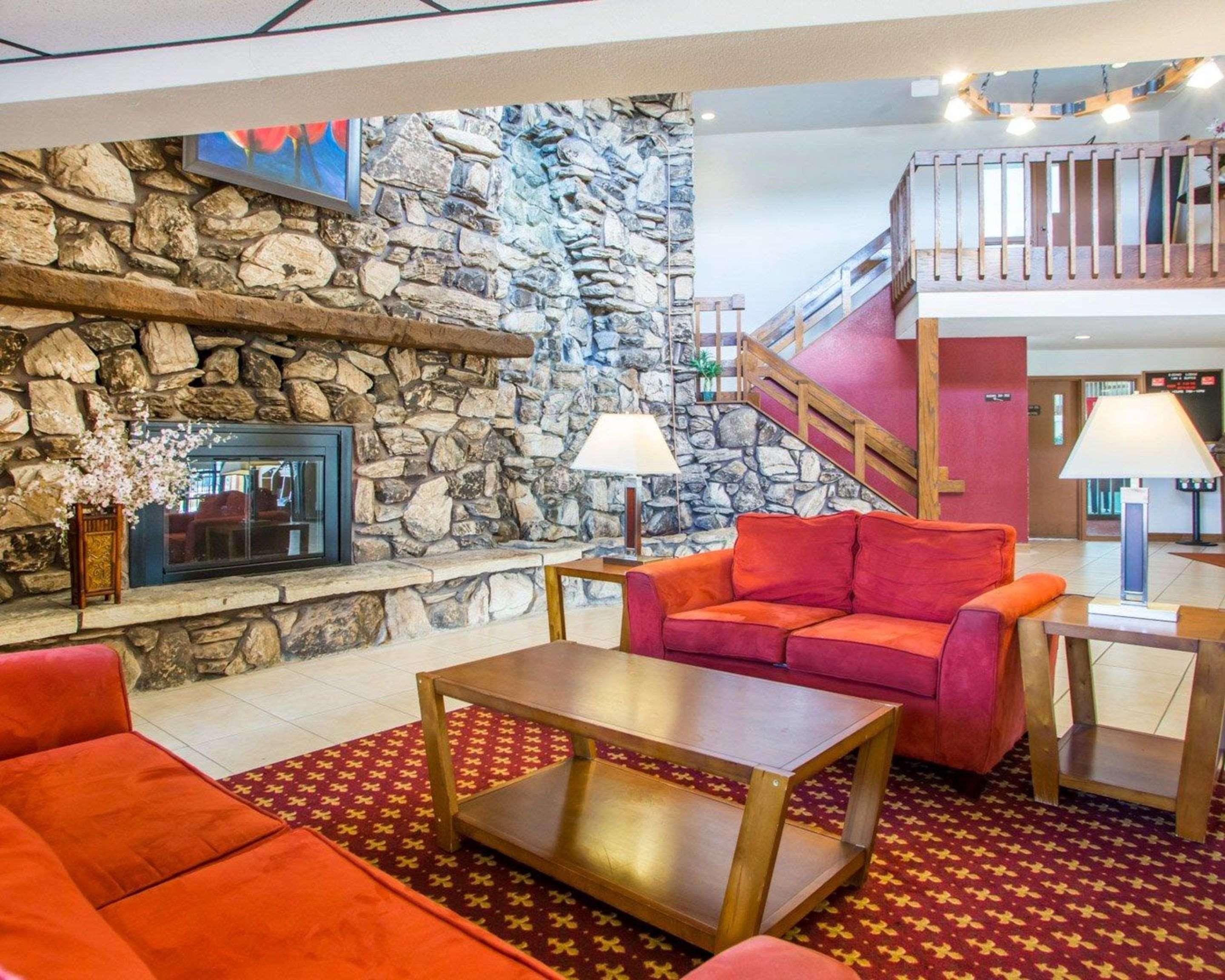 University Inn & Suites Stevens Point Extérieur photo
