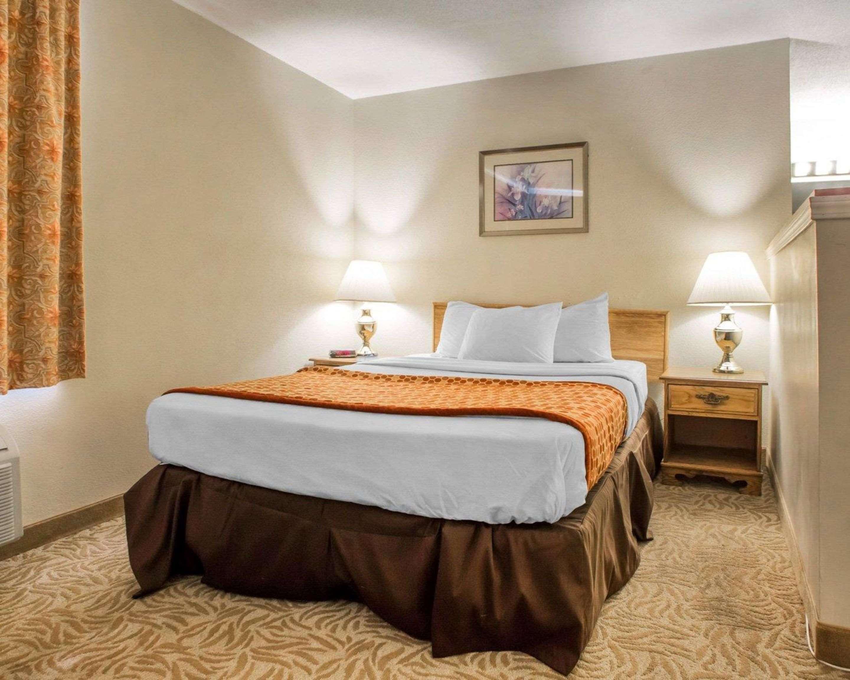 University Inn & Suites Stevens Point Extérieur photo