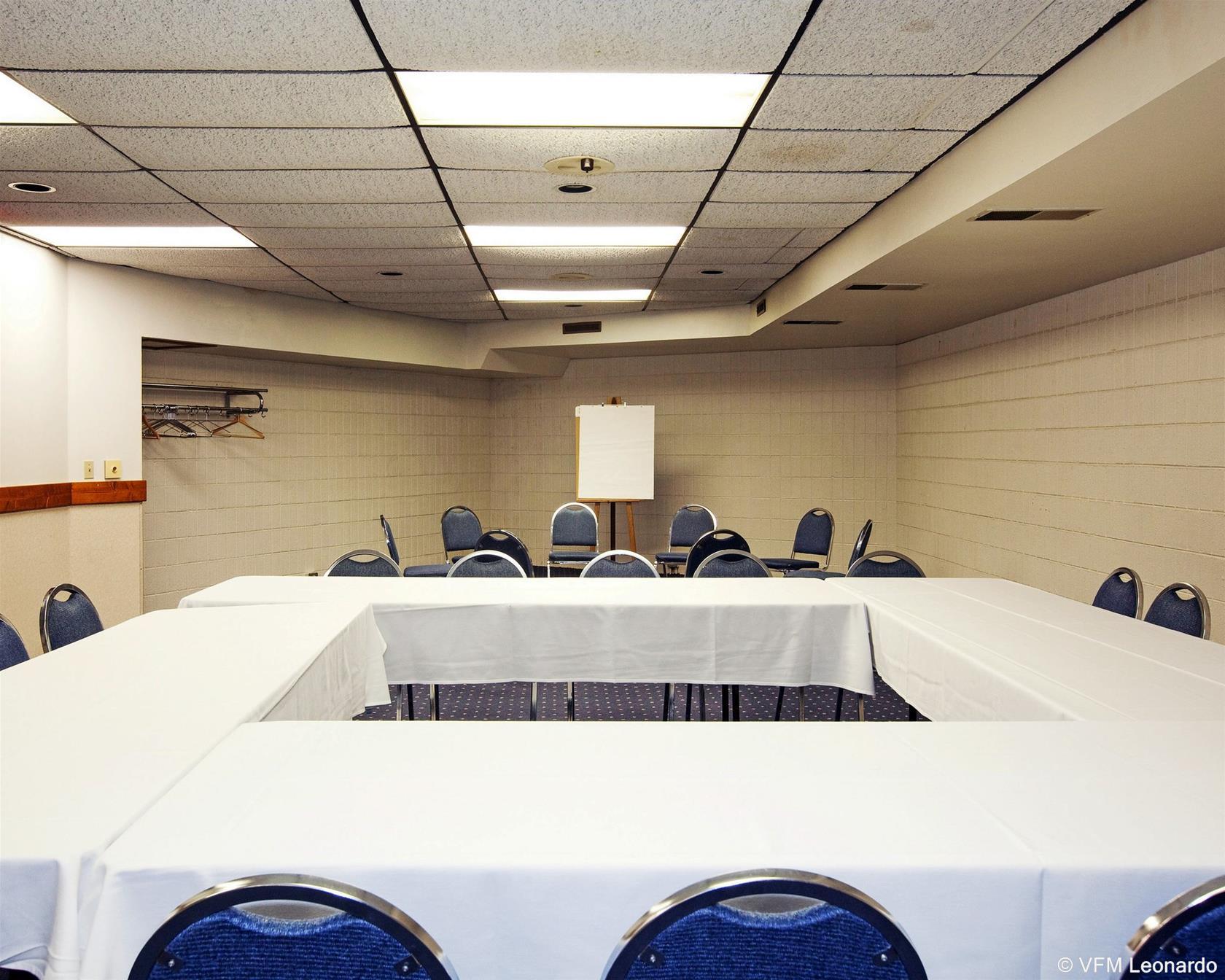 University Inn & Suites Stevens Point Extérieur photo