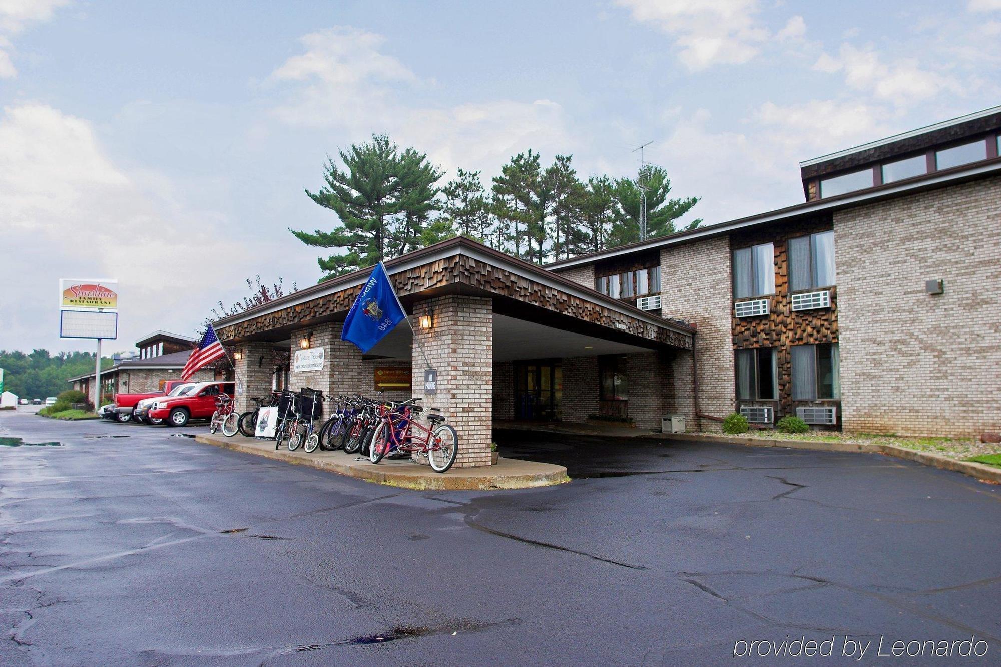 University Inn & Suites Stevens Point Extérieur photo