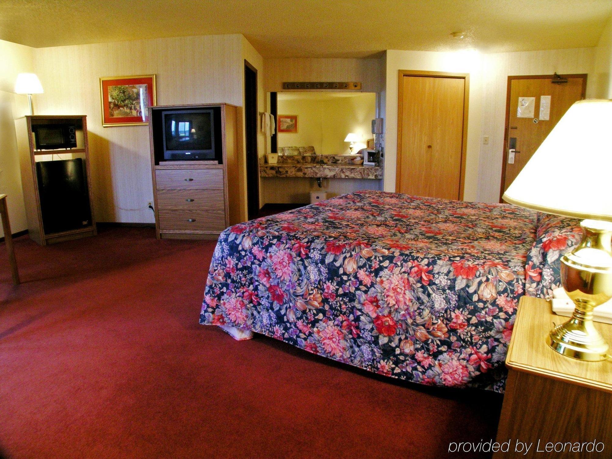 University Inn & Suites Stevens Point Extérieur photo