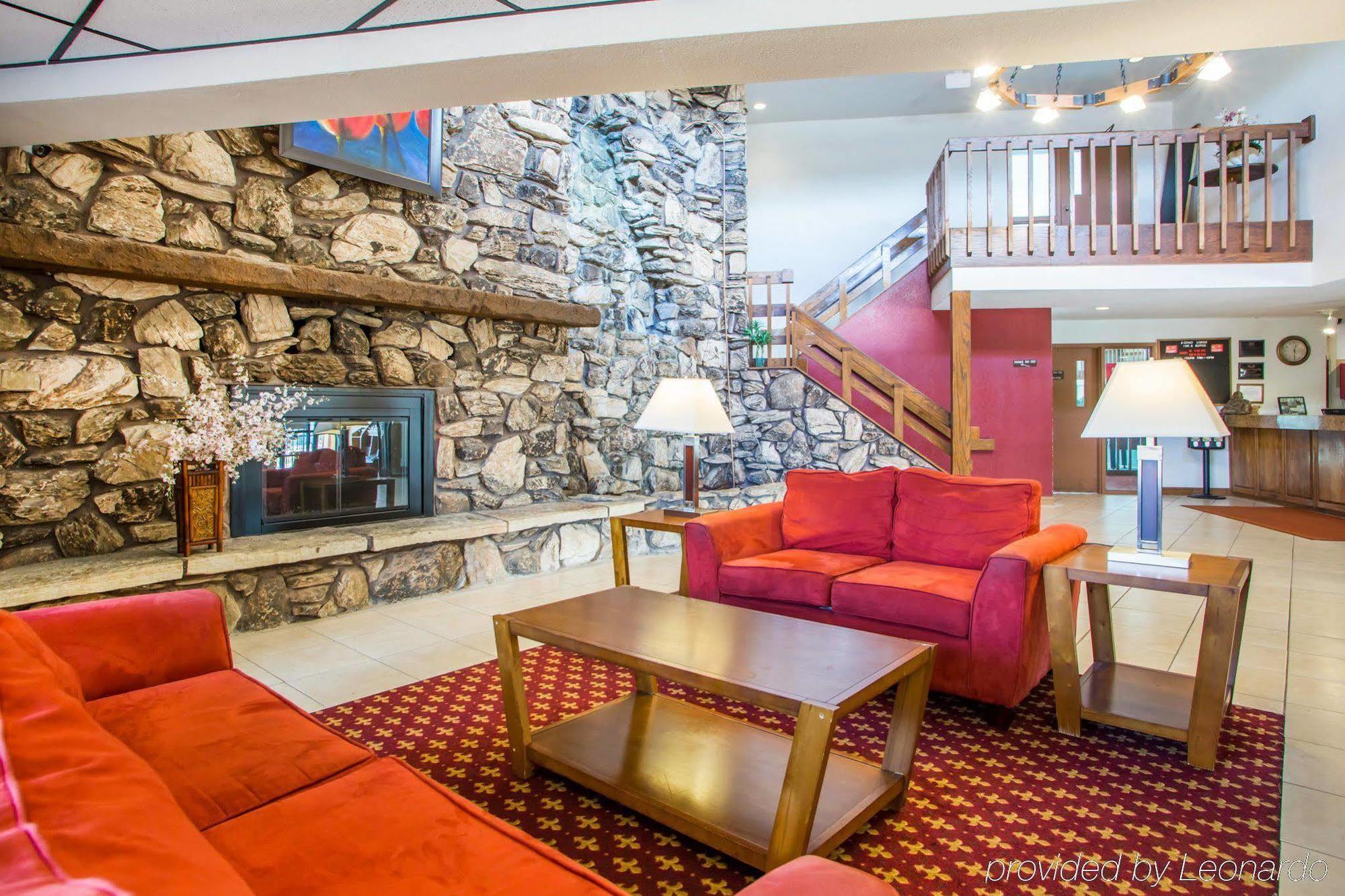 University Inn & Suites Stevens Point Extérieur photo