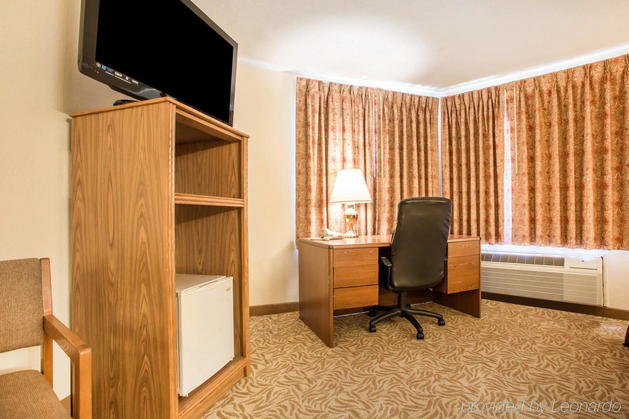 University Inn & Suites Stevens Point Extérieur photo