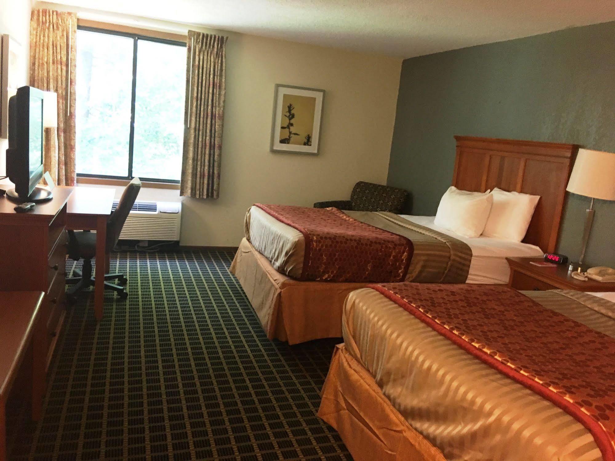 University Inn & Suites Stevens Point Extérieur photo