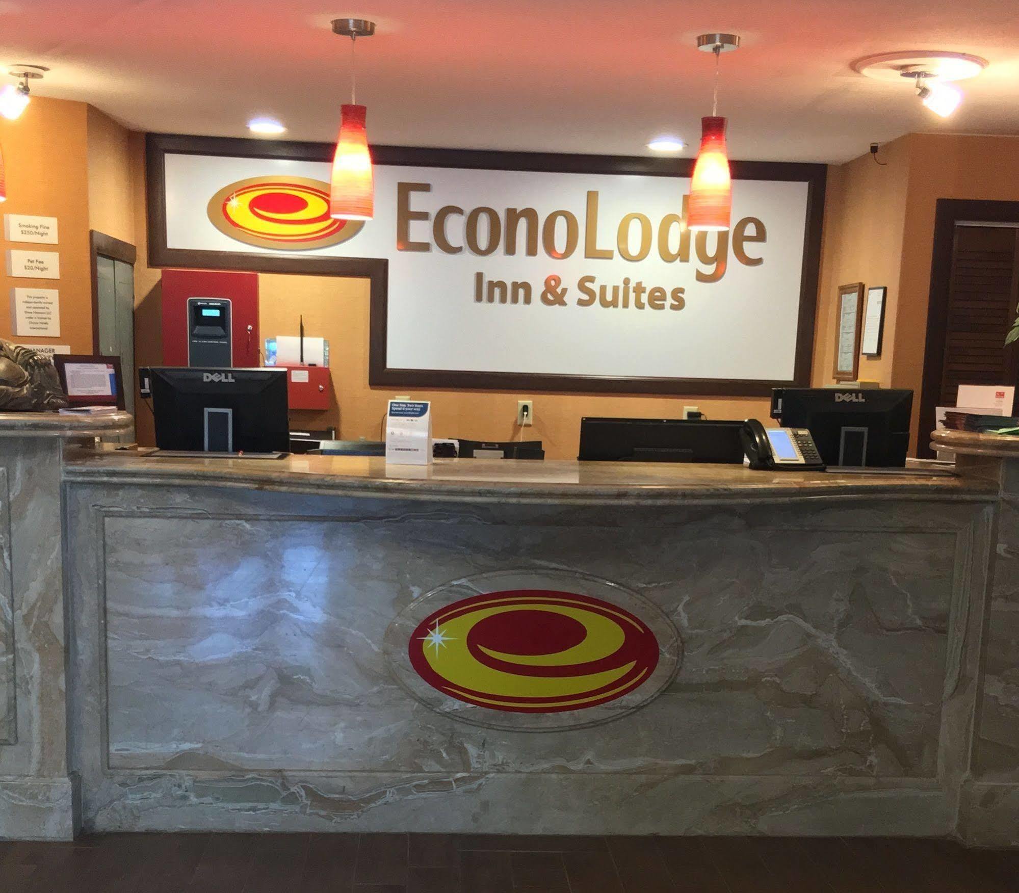 University Inn & Suites Stevens Point Extérieur photo