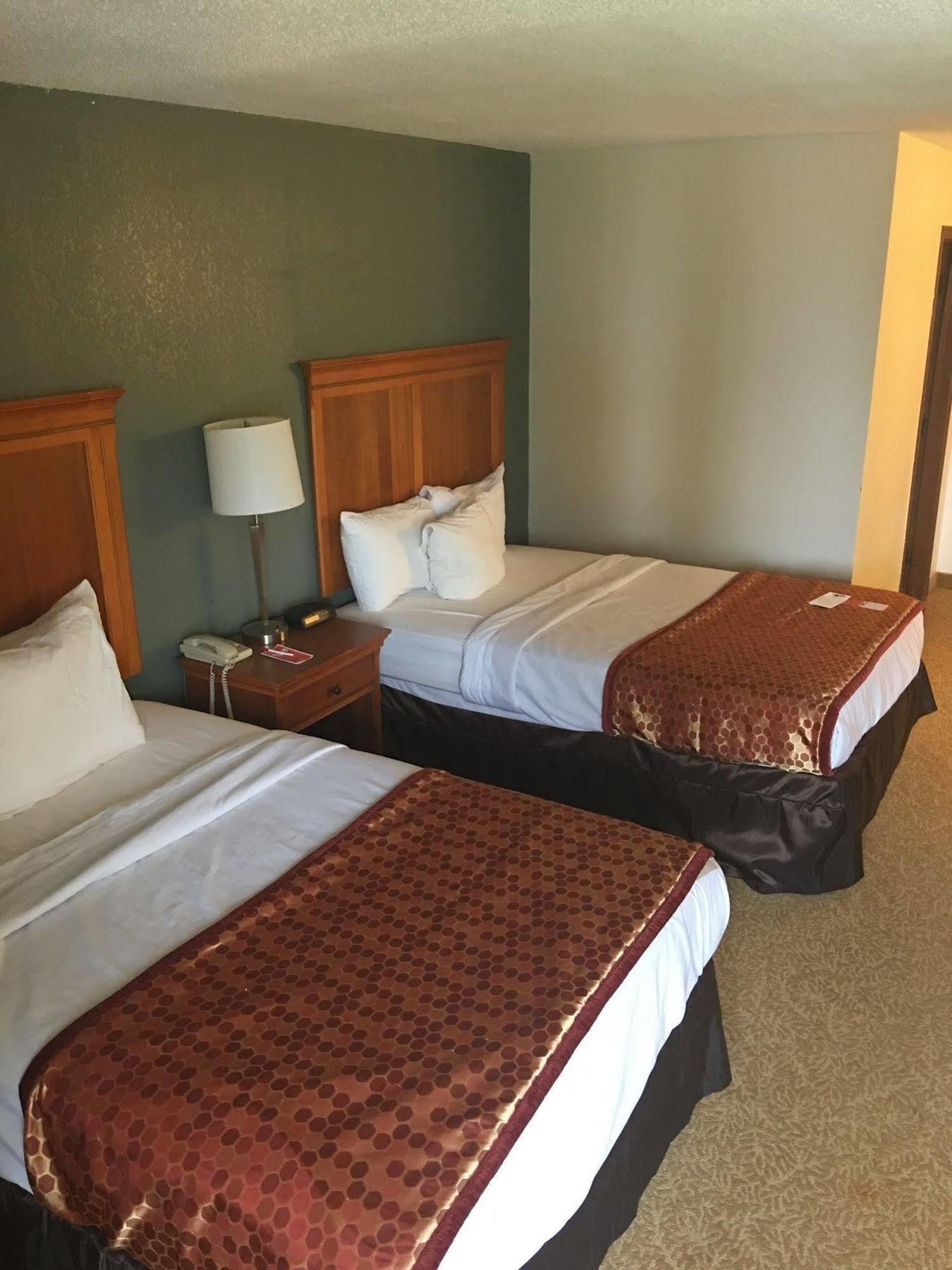 University Inn & Suites Stevens Point Extérieur photo