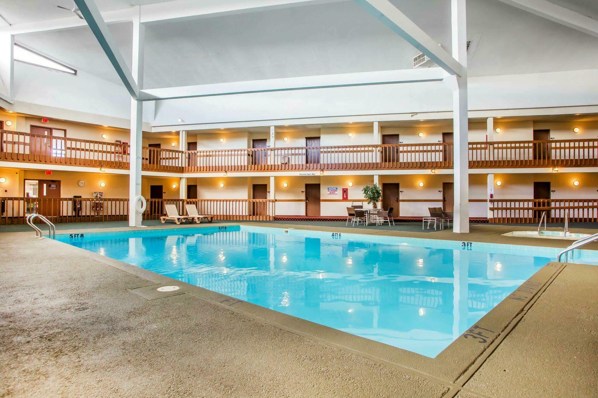 University Inn & Suites Stevens Point Extérieur photo
