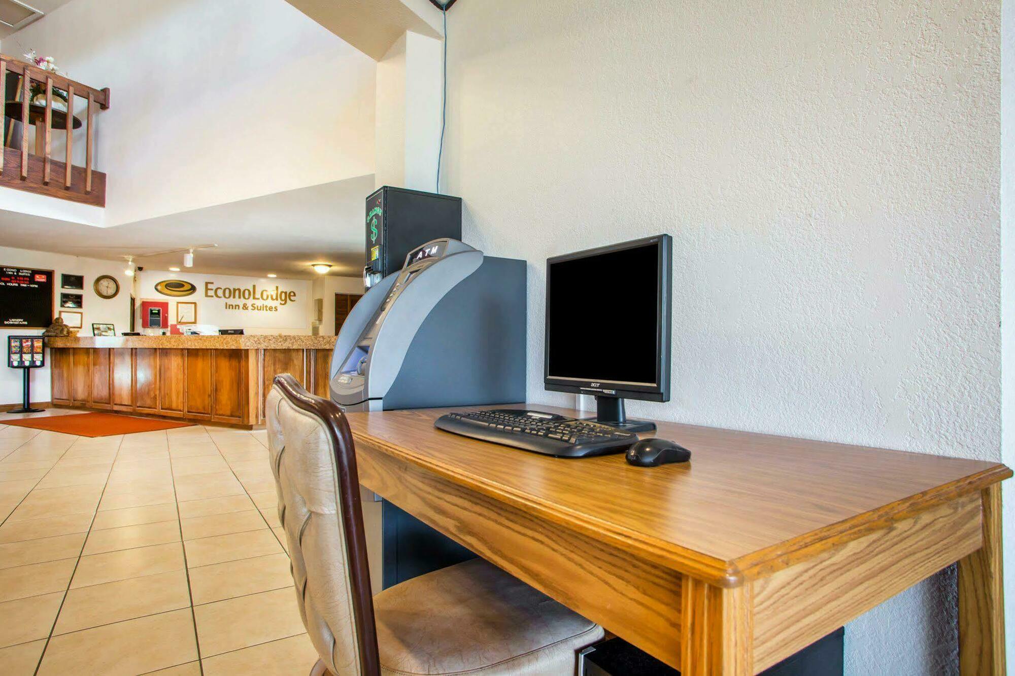 University Inn & Suites Stevens Point Extérieur photo